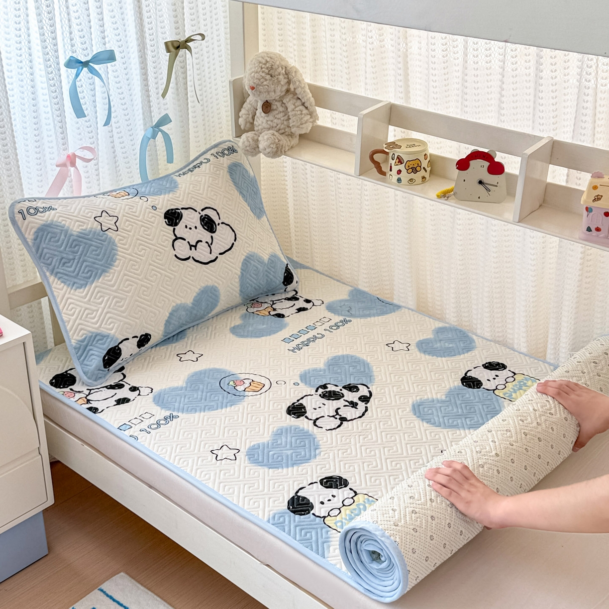 91家纺网 家纺一手货源 找家纺 简宜家居（朝初家纺） 2025新款全棉纯棉夹棉床盖学生宿舍上下铺三件套 萌萌狗-夹棉款