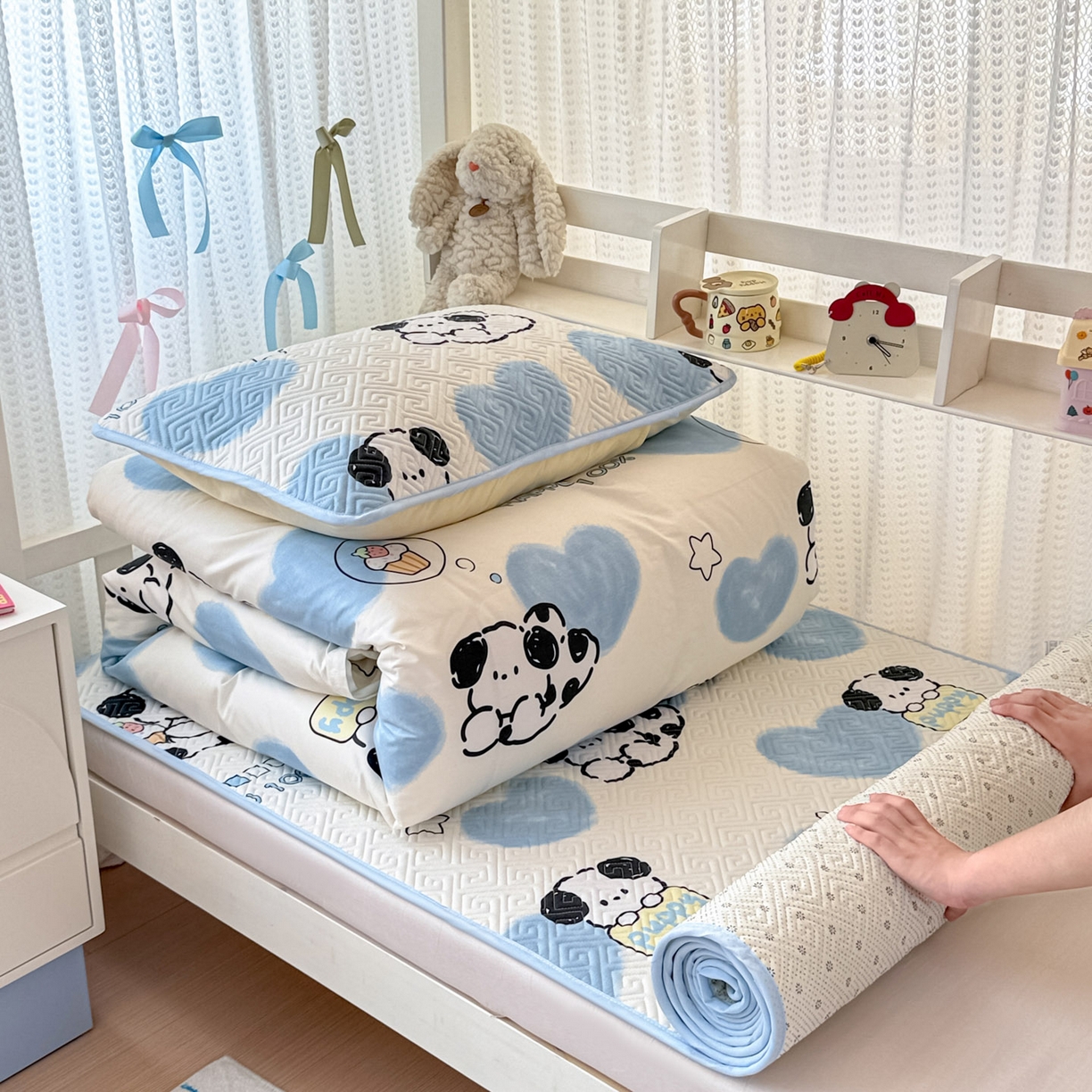 91家纺网 家纺一手货源 找家纺 简宜家居（朝初家纺） 2025新款全棉纯棉夹棉床盖学生宿舍上下铺三件套 萌萌狗-夹棉款