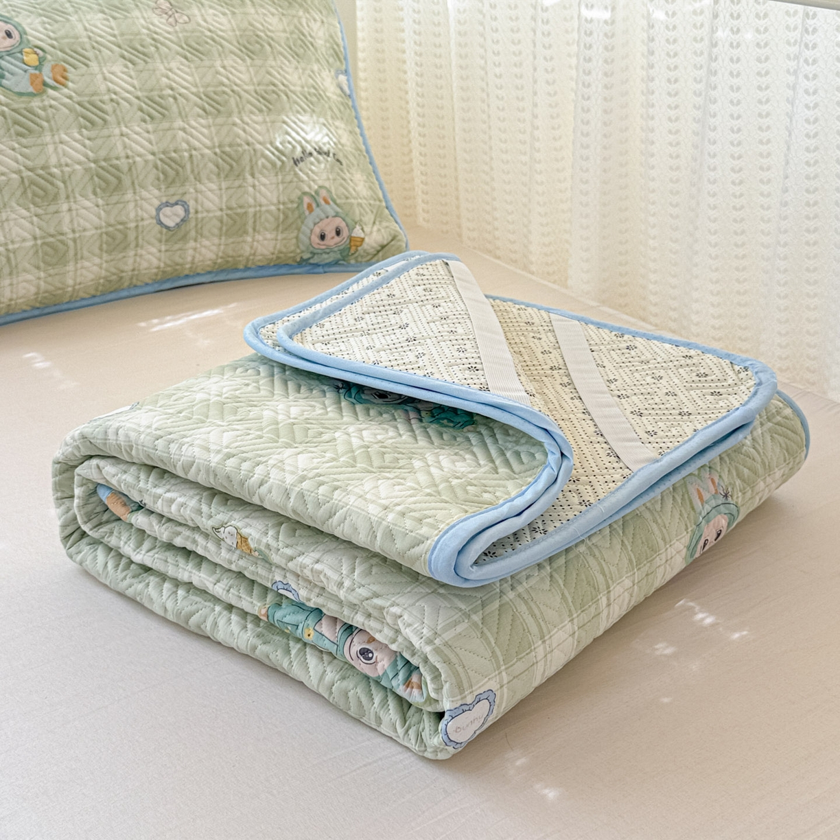 91家纺网 家纺一手货源 找家纺 简宜家居（朝初家纺） 2025新款全棉纯棉夹棉床盖学生宿舍上下铺三件套 绿格童趣-夹棉款