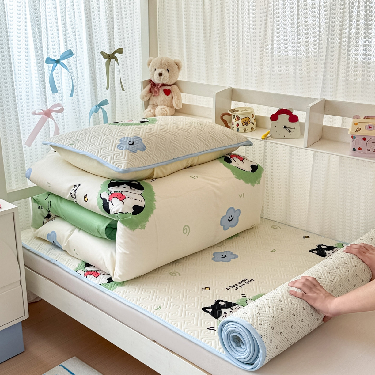 简宜家居（朝初家纺） 2025新款全棉纯棉夹棉床盖学生宿舍上下铺三件套 草莓喵-夹棉款