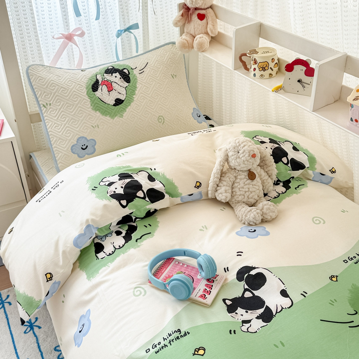 91家纺网 家纺一手货源 找家纺 简宜家居（朝初家纺） 2025新款全棉纯棉夹棉床盖学生宿舍上下铺三件套 草莓喵-夹棉款