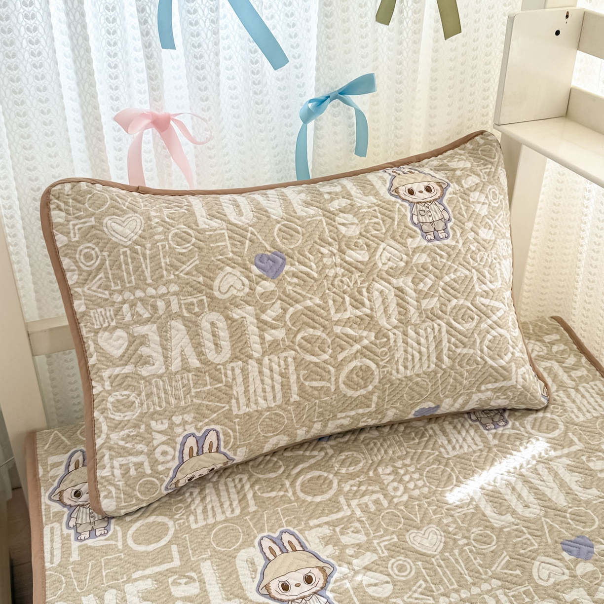 91家纺网 家纺一手货源 找家纺 简宜家居（朝初家纺） 2025新款全棉纯棉夹棉床盖学生宿舍上下铺三件套 丑萌可爱-夹棉款