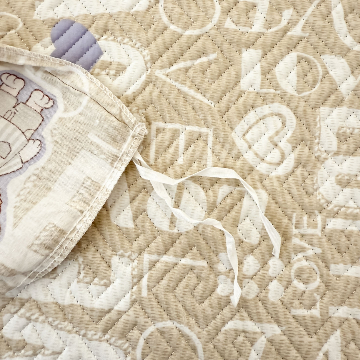 91家纺网 家纺一手货源 找家纺 简宜家居（朝初家纺） 2025新款全棉纯棉夹棉床盖学生宿舍上下铺三件套 丑萌可爱-夹棉款