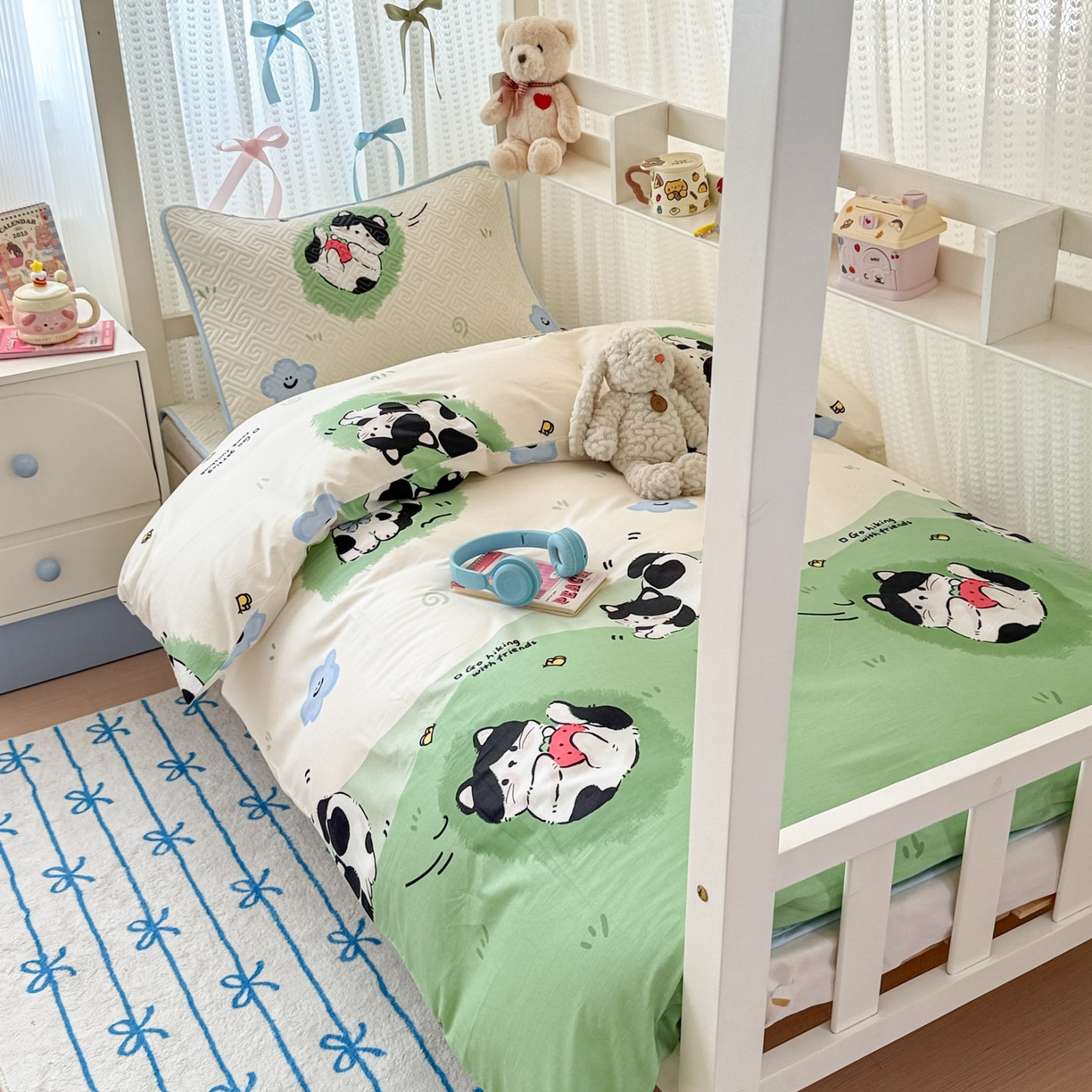 91家纺网 家纺一手货源 找家纺 简宜家居（朝初家纺） 2025新款全棉纯棉夹棉床盖学生宿舍上下铺三件套 草莓喵-夹棉款