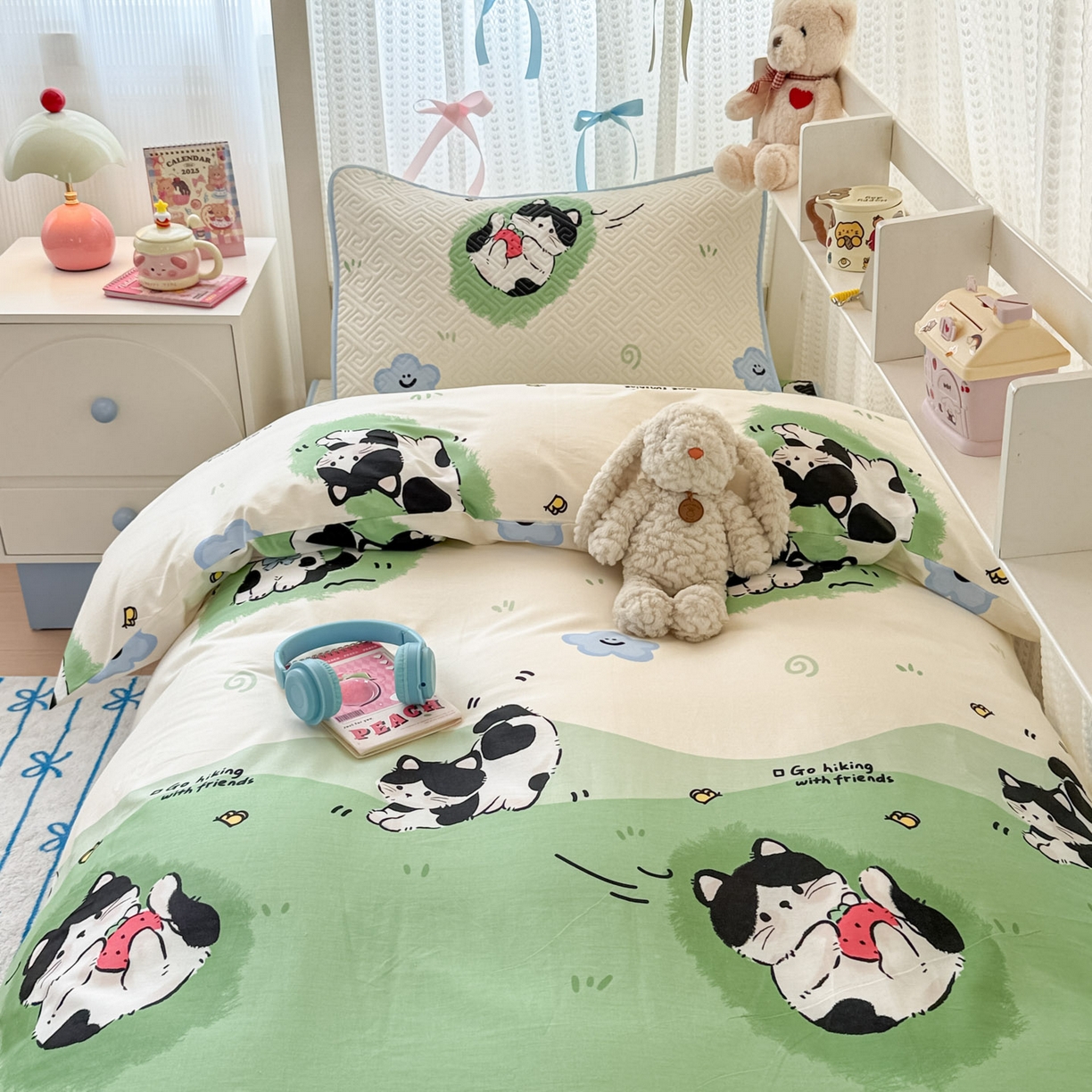 91家纺网 家纺一手货源 找家纺 简宜家居（朝初家纺） 2025新款全棉纯棉夹棉床盖学生宿舍上下铺三件套 草莓喵-夹棉款