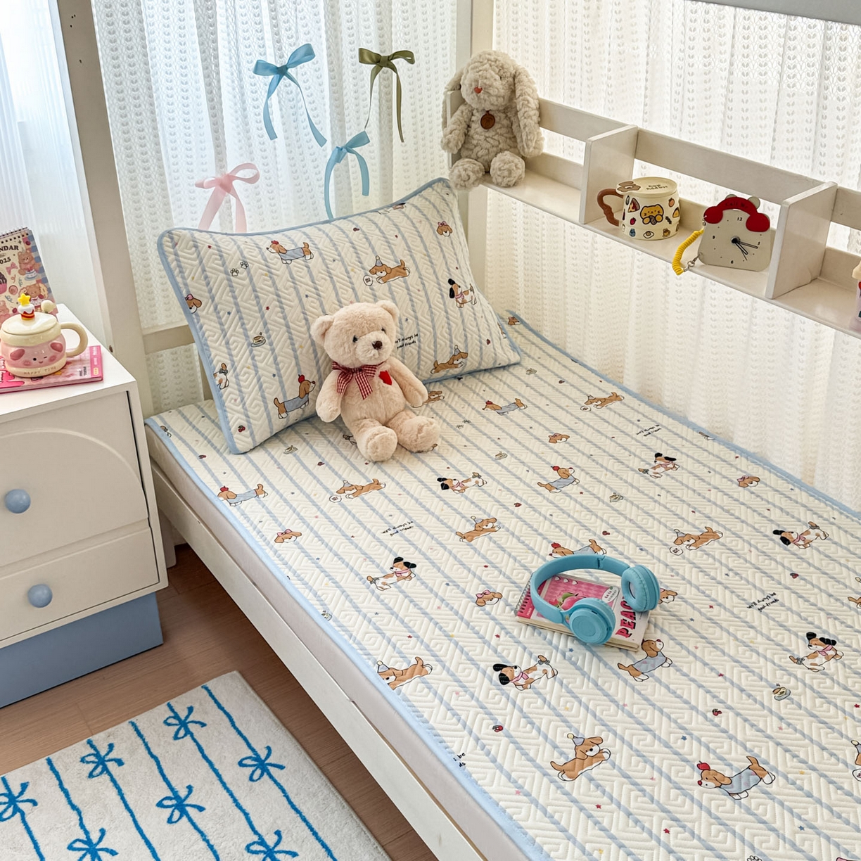 91家纺网 家纺一手货源 找家纺 简宜家居（朝初家纺） 2025新款全棉纯棉夹棉床盖学生宿舍上下铺三件套 小狗条纹-夹棉款