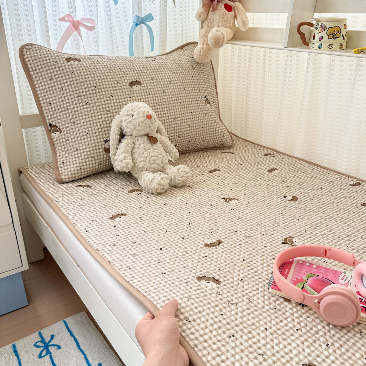 91家纺网 家纺一手货源 找家纺 简宜家居（朝初家纺） 2025新款全棉纯棉夹棉床盖学生宿舍上下铺三件套 格纹崽崽-夹棉款