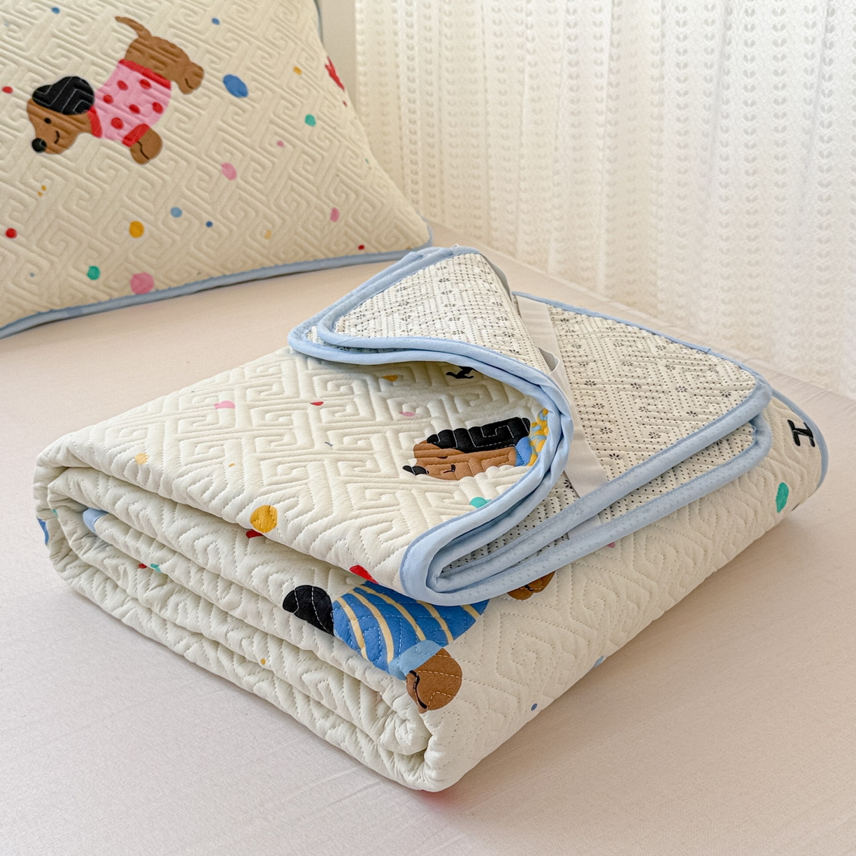 91家纺网 家纺一手货源 找家纺 简宜家居（朝初家纺） 2025新款全棉纯棉夹棉床盖学生宿舍上下铺三件套 波点汪汪队-夹棉款