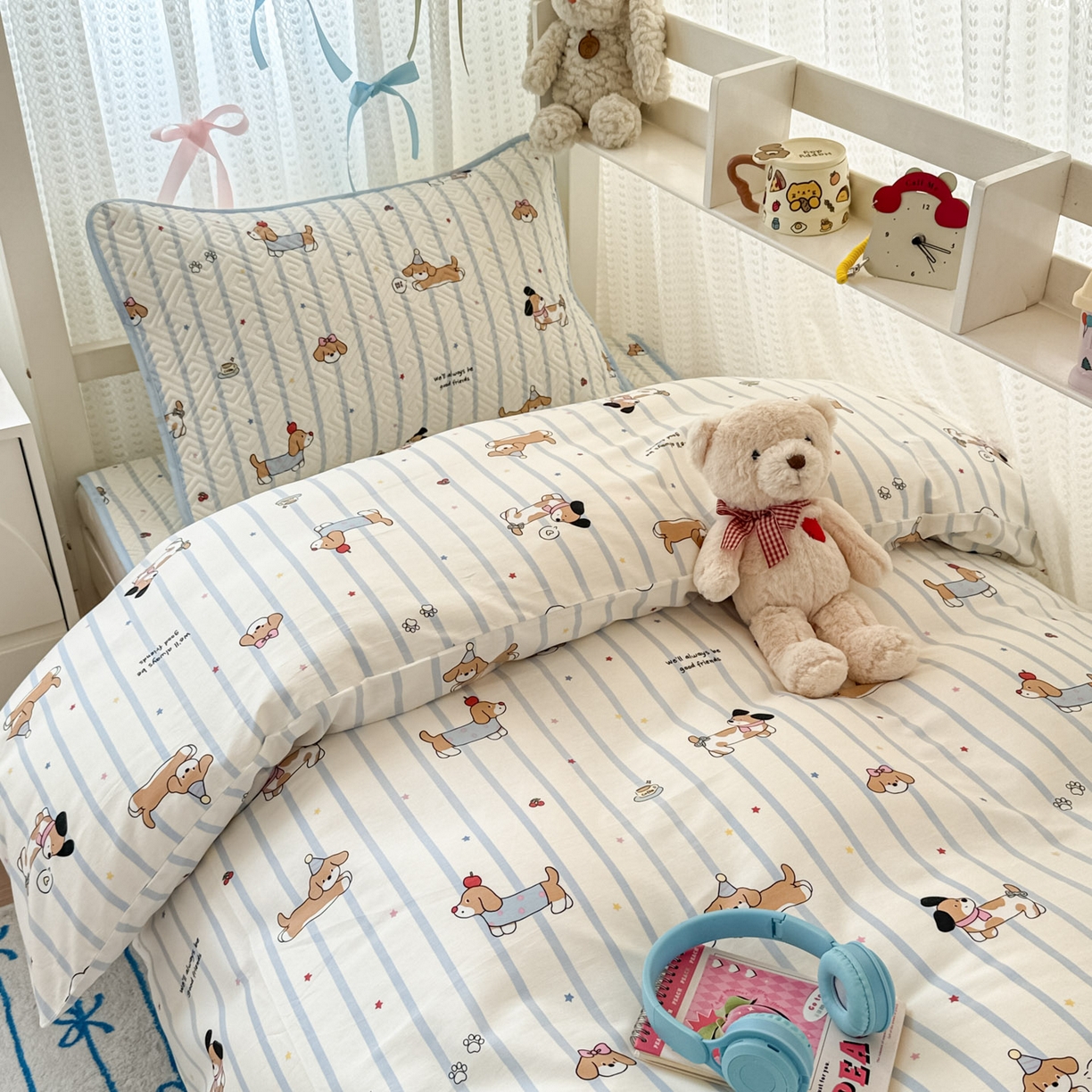 91家纺网 家纺一手货源 找家纺 简宜家居（朝初家纺） 2025新款全棉纯棉夹棉床盖学生宿舍上下铺三件套 小狗条纹-夹棉款