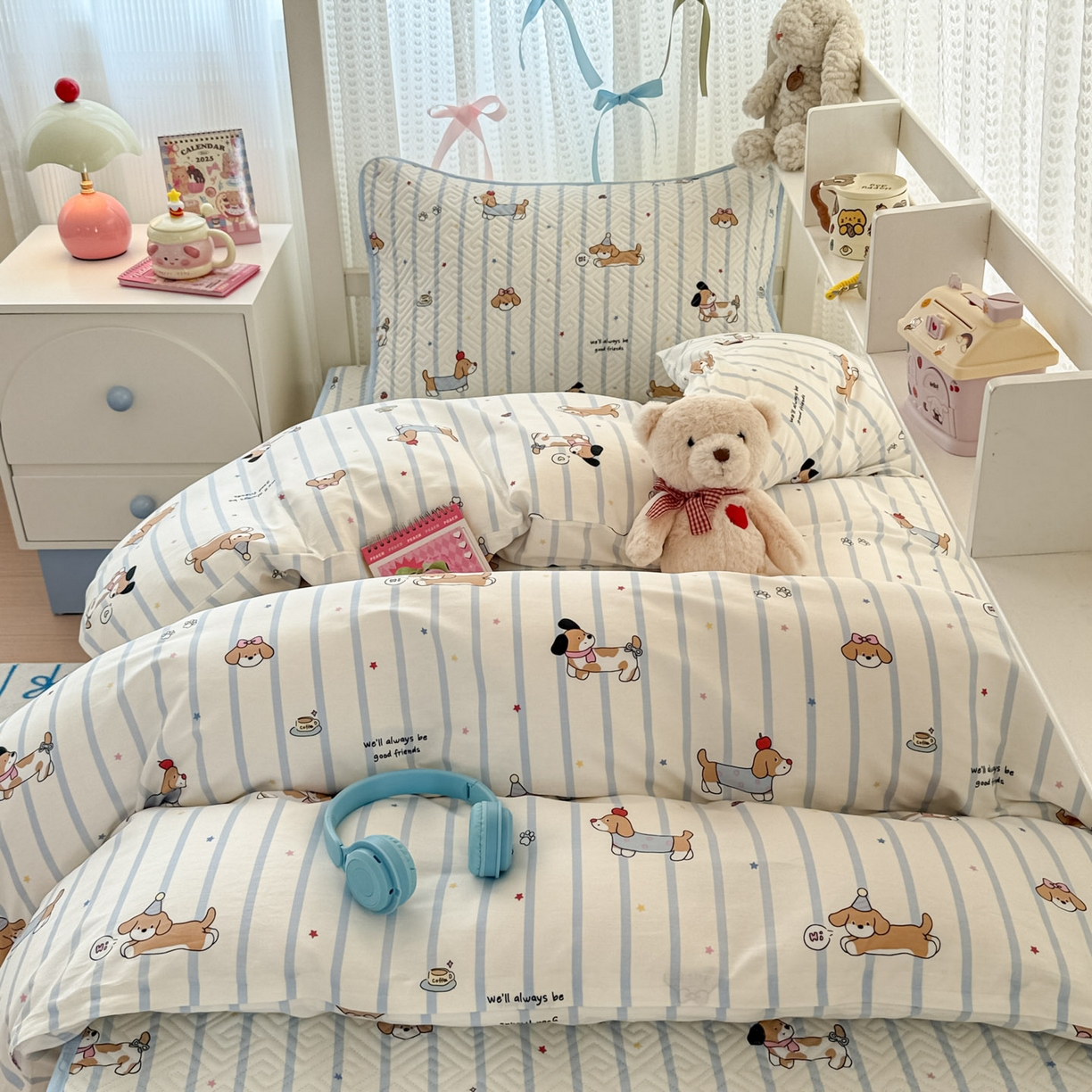 91家纺网 家纺一手货源 找家纺 简宜家居（朝初家纺） 2025新款全棉纯棉夹棉床盖学生宿舍上下铺三件套 小狗条纹-夹棉款