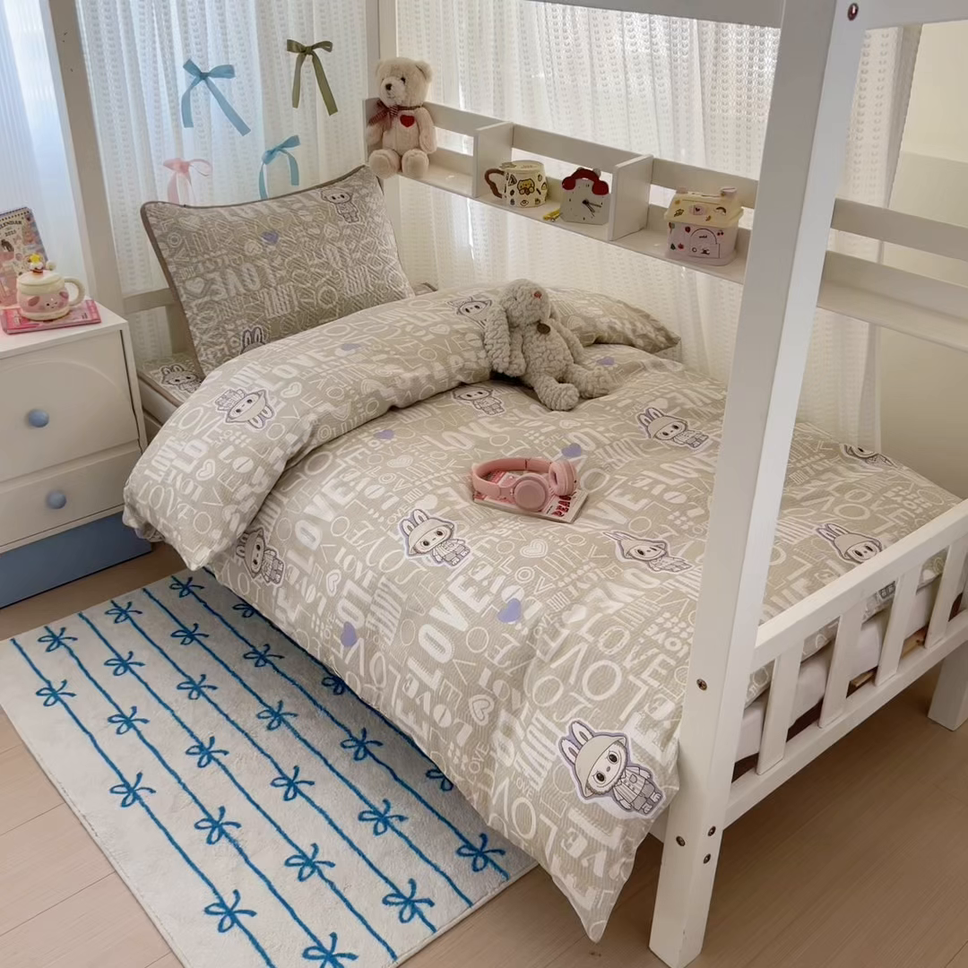 91家纺网 家纺一手货源 找家纺 简宜家居（朝初家纺） 2025新款全棉纯棉夹棉床盖学生宿舍上下铺三件套 丑萌可爱-夹棉款