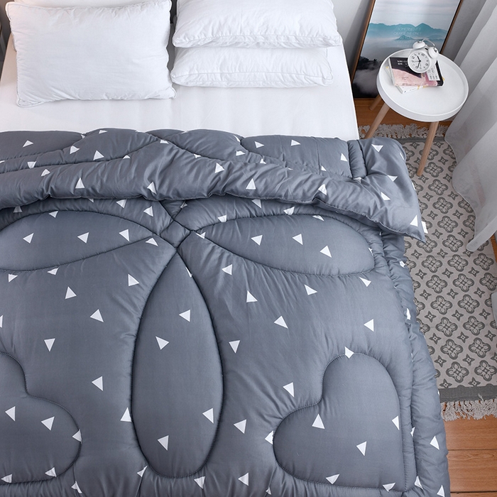 91家纺网 家纺一手货源 找家纺 悦织湾家纺 2025新款仿棉印花纯色学生被春秋被冬被四季通用被子被芯量多价优整年不断货 爱巢