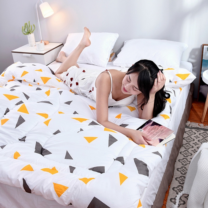 91家纺网 家纺一手货源 找家纺 悦织湾家纺 2025新款仿棉印花纯色学生被春秋被冬被四季通用被子被芯量多价优整年不断货 白恋