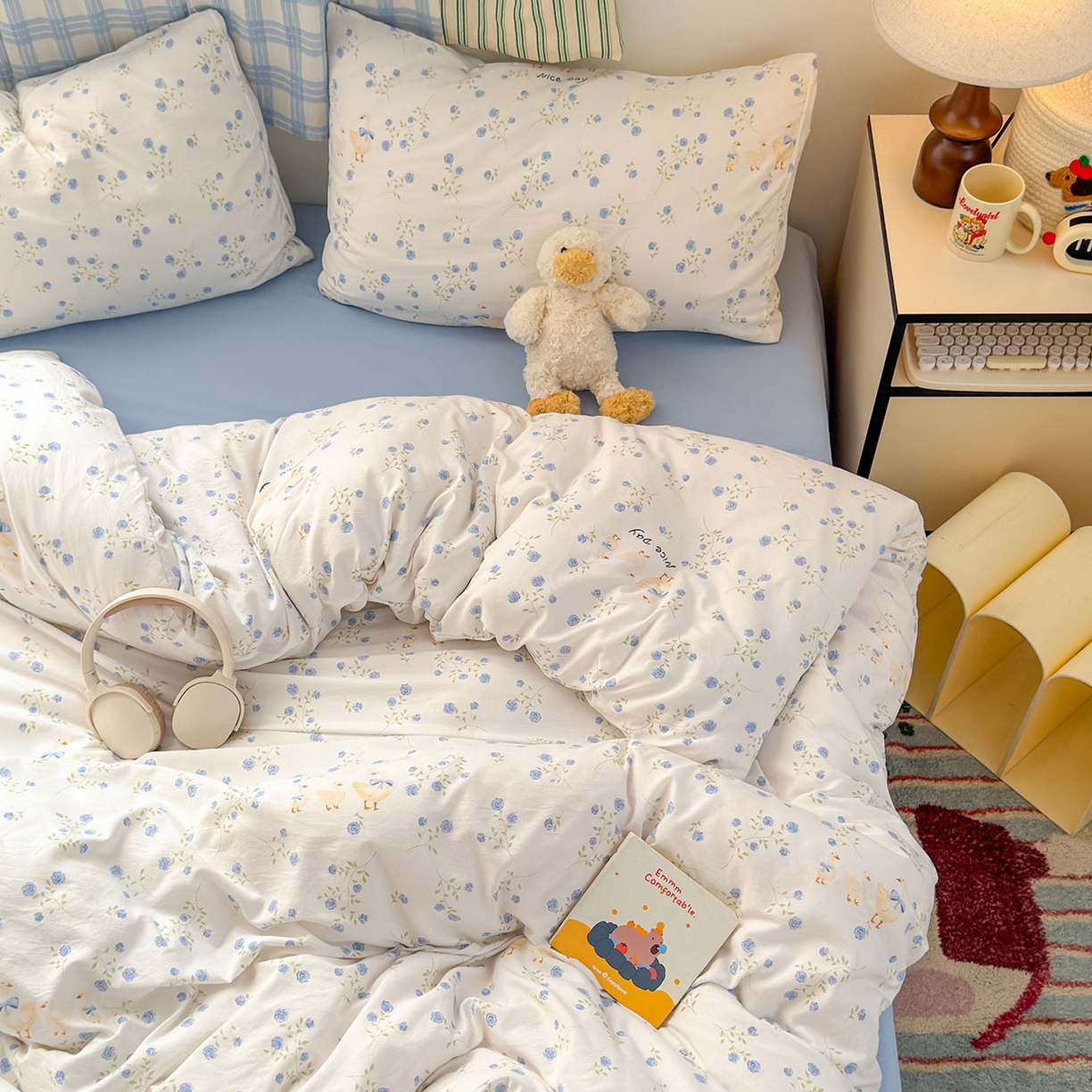 91家纺网 家纺一手货源 找家纺 罗亿家纺 2025新款软绵绵的双拼印花小清新水洗云朵棉四件套(第二批) 开心一家鸭