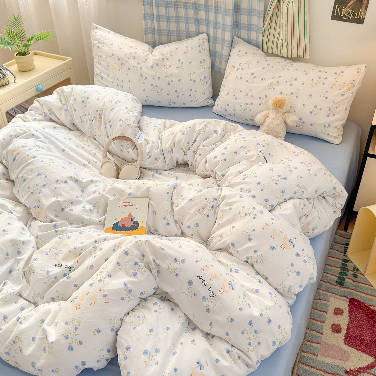 91家纺网 家纺一手货源 找家纺 罗亿家纺 2025新款软绵绵的双拼印花小清新水洗云朵棉四件套(第二批) 开心一家鸭