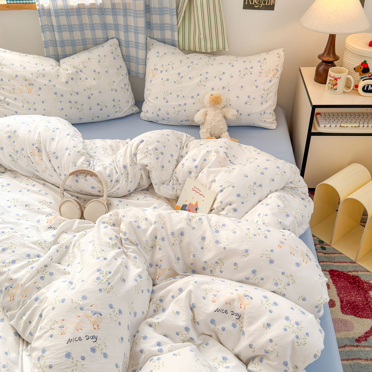 91家纺网 家纺一手货源 找家纺 罗亿家纺 2025新款软绵绵的双拼印花小清新水洗云朵棉四件套(第二批) 开心一家鸭