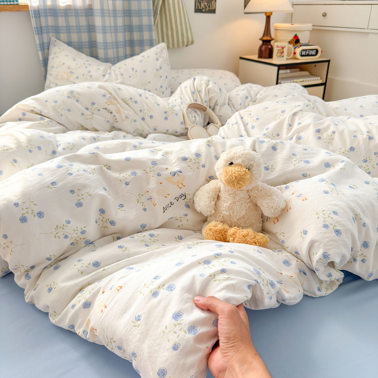 91家纺网 家纺一手货源 找家纺 罗亿家纺 2025新款软绵绵的双拼印花小清新水洗云朵棉四件套(第二批) 开心一家鸭