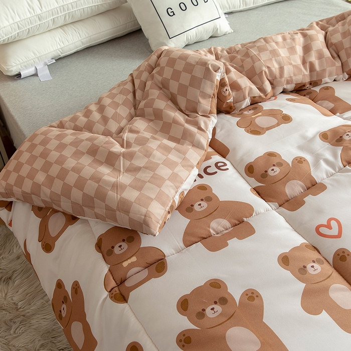 91家纺网 家纺一手货源 找家纺 悦织湾家纺 2025新款仿棉印花纯色学生被春秋被冬被四季通用被子被芯量多价优整年不断货 浣熊