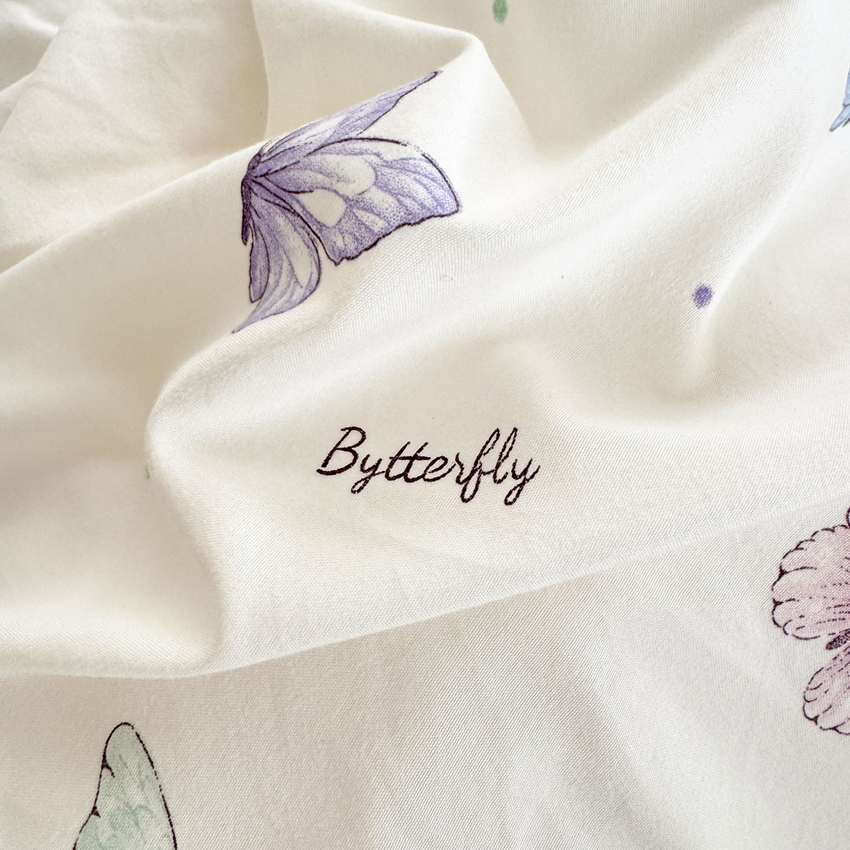 91家纺网 家纺一手货源 找家纺 罗亿家纺 2025新款软绵绵的双拼印花小清新水洗云朵棉四件套(第二批) 彩蝴蝶