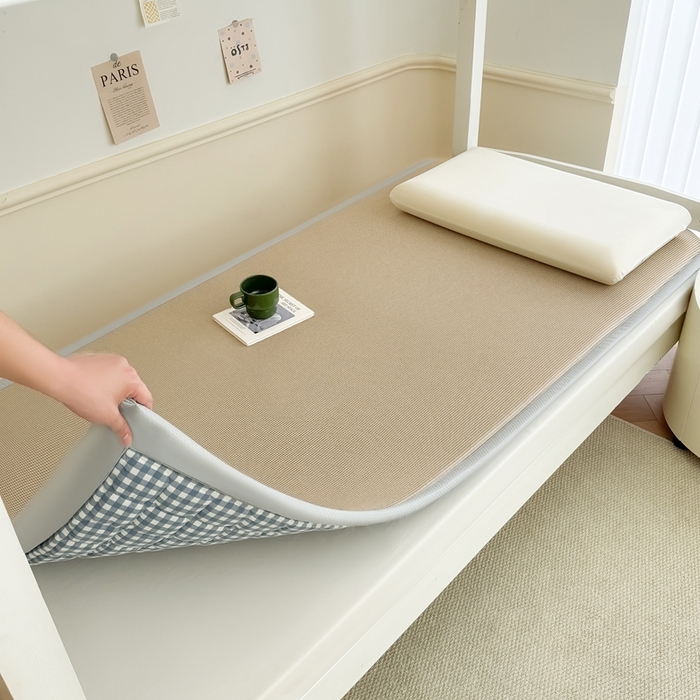 91家纺网 家纺一手货源 找家纺 卡罗兰 2025新款碳光冰丝按摩学生床垫床褥 双面 四季通用 咖啡