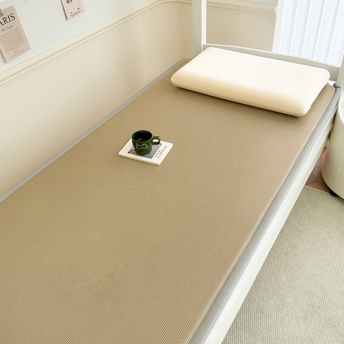 91家纺网 家纺一手货源 找家纺 卡罗兰 2025新款碳光冰丝按摩学生床垫床褥 双面 四季通用 咖啡