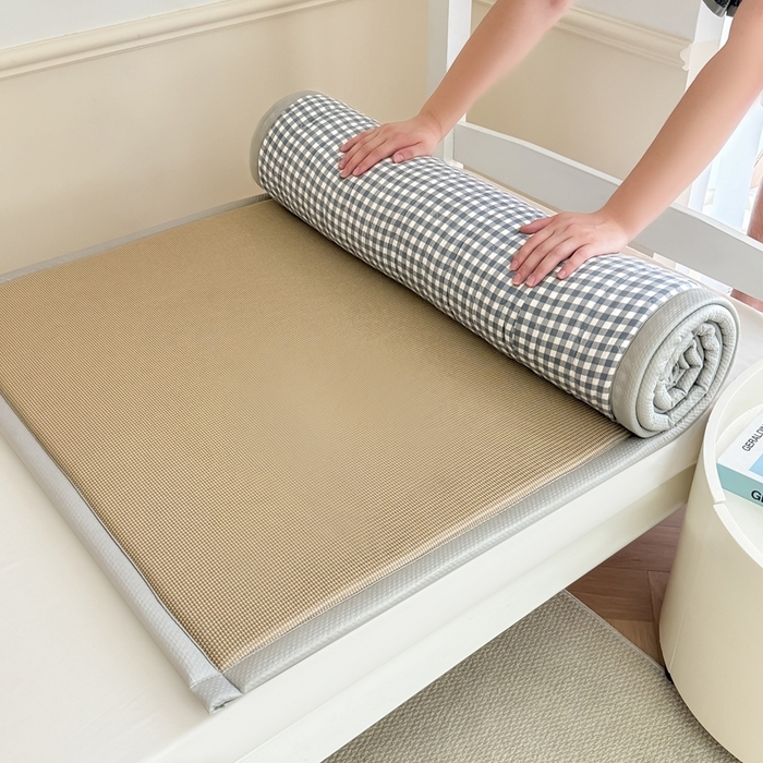 91家纺网 家纺一手货源 找家纺 卡罗兰 2025新款碳光冰丝按摩学生床垫床褥 双面 四季通用 咖啡