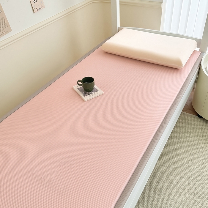 91家纺网 家纺一手货源 找家纺 卡罗兰 2025新款碳光冰丝按摩学生床垫床褥 双面 四季通用 嫩粉