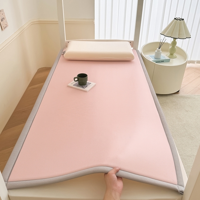 91家纺网 家纺一手货源 找家纺 卡罗兰 2025新款碳光冰丝按摩学生床垫床褥 双面 四季通用 嫩粉