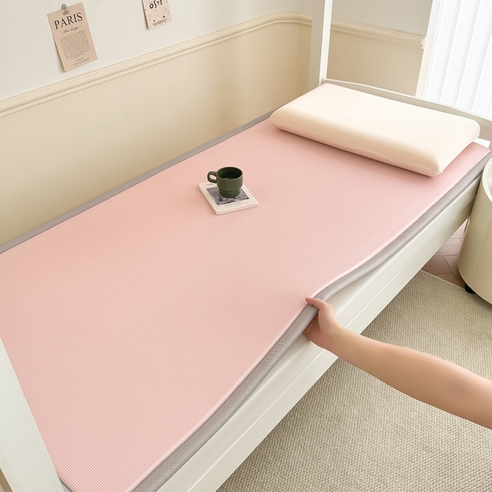 91家纺网 家纺一手货源 找家纺 卡罗兰 2025新款碳光冰丝按摩学生床垫床褥 双面 四季通用 嫩粉