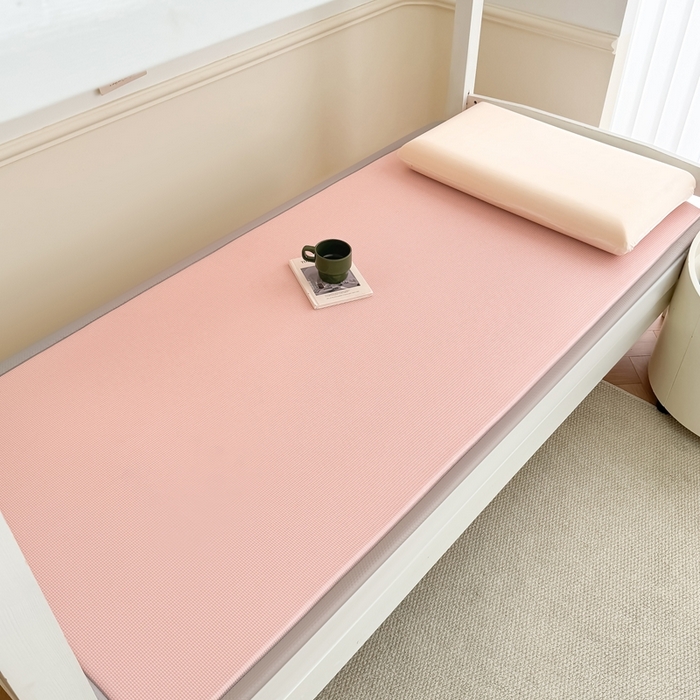 91家纺网 家纺一手货源 找家纺 卡罗兰 2025新款碳光冰丝按摩学生床垫床褥 双面 四季通用 嫩粉