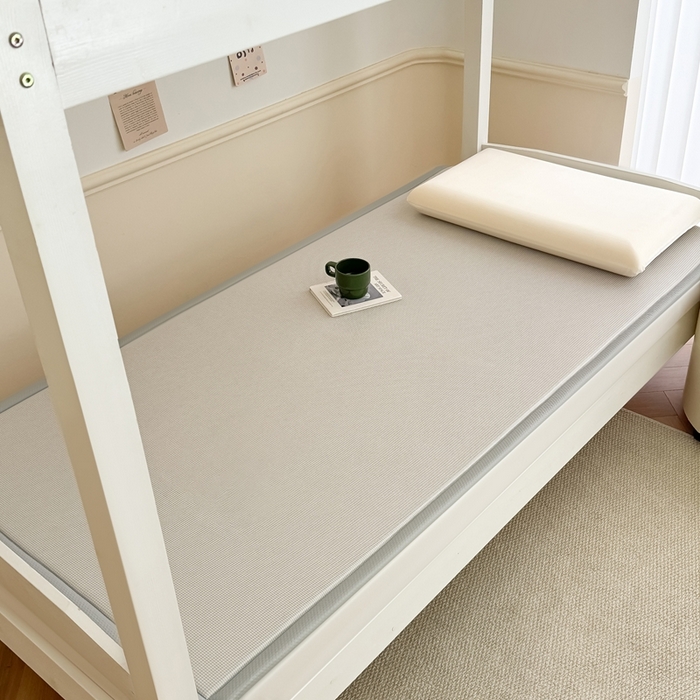 91家纺网 家纺一手货源 找家纺 卡罗兰 2025新款碳光冰丝按摩学生床垫床褥 双面 四季通用 浅粉