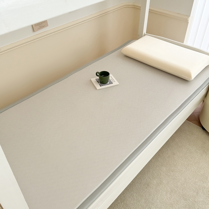 91家纺网 家纺一手货源 找家纺 卡罗兰 2025新款碳光冰丝按摩学生床垫床褥 双面 四季通用 浅粉