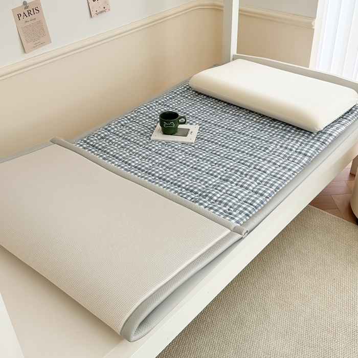 91家纺网 家纺一手货源 找家纺 卡罗兰 2025新款碳光冰丝按摩学生床垫床褥 双面 四季通用 浅粉