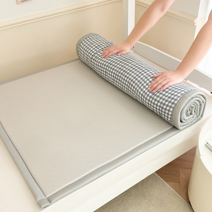 91家纺网 家纺一手货源 找家纺 卡罗兰 2025新款碳光冰丝按摩学生床垫床褥 双面 四季通用 浅粉