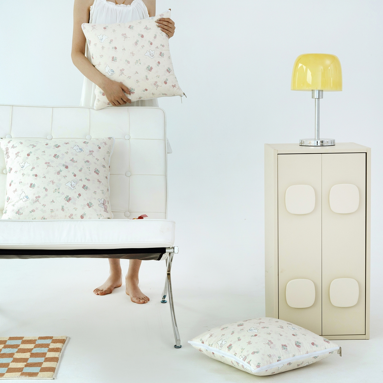 91家纺网 家纺一手货源 找家纺 番茄+ 2025新款13370全棉印花卡通抱枕被 草莓狗