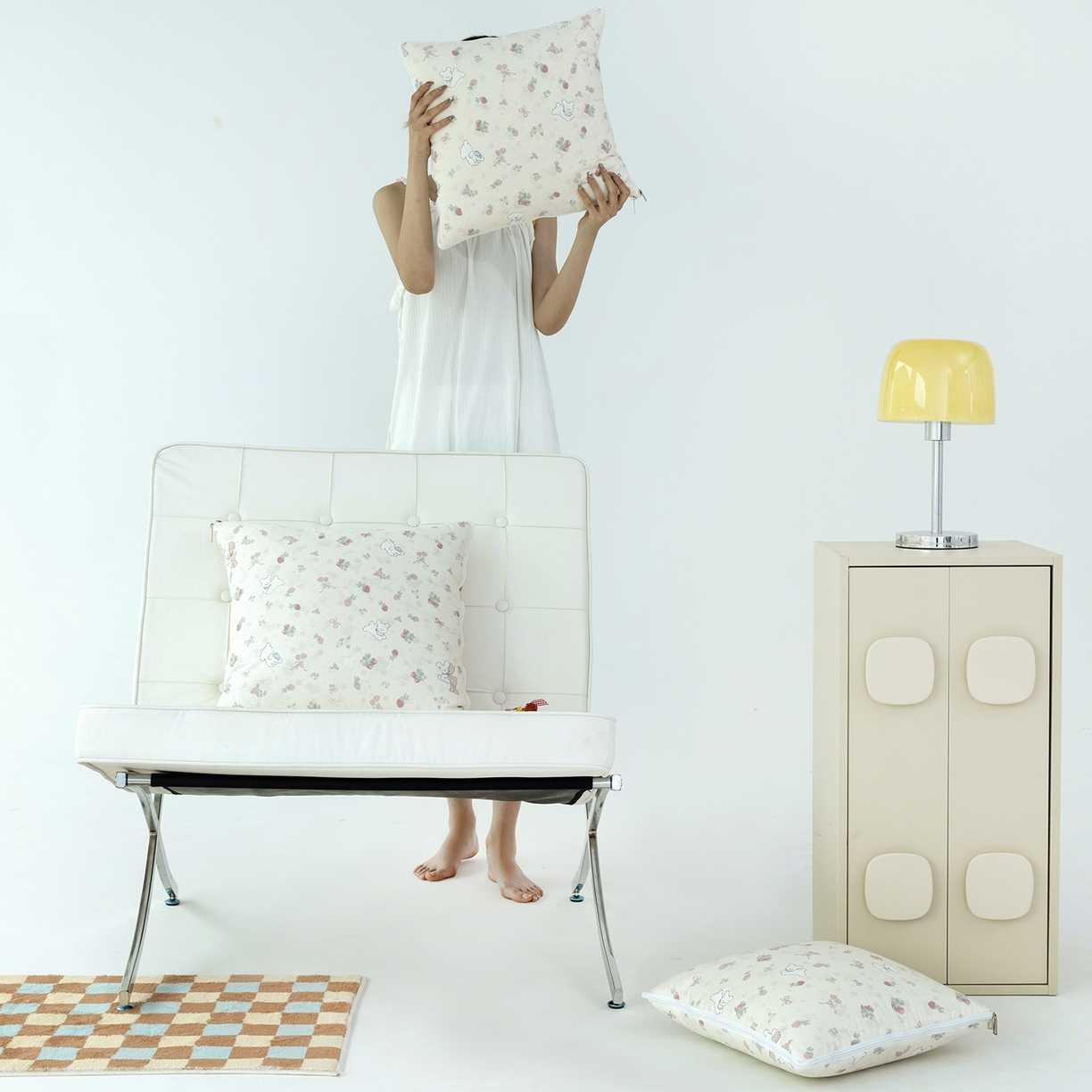 91家纺网 家纺一手货源 找家纺 番茄+ 2025新款13370全棉印花卡通抱枕被 草莓狗