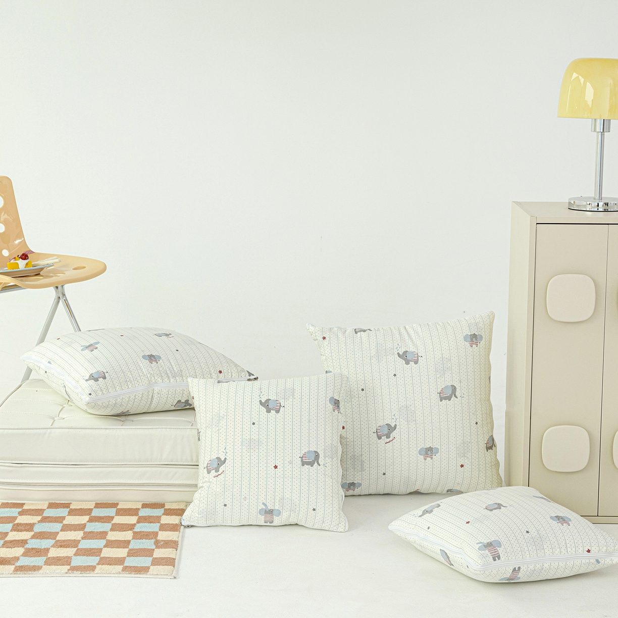 91家纺网 家纺一手货源 找家纺 番茄+ 2025新款13370全棉印花卡通抱枕被 条纹小象