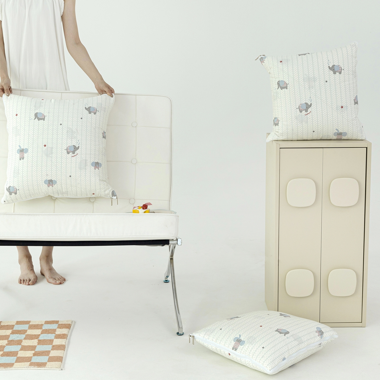 91家纺网 家纺一手货源 找家纺 番茄+ 2025新款13370全棉印花卡通抱枕被 条纹小象