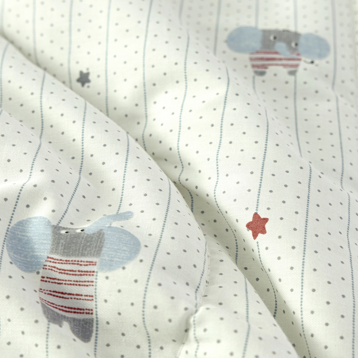 91家纺网 家纺一手货源 找家纺 番茄+ 2025新款13370全棉印花卡通抱枕被 条纹小象