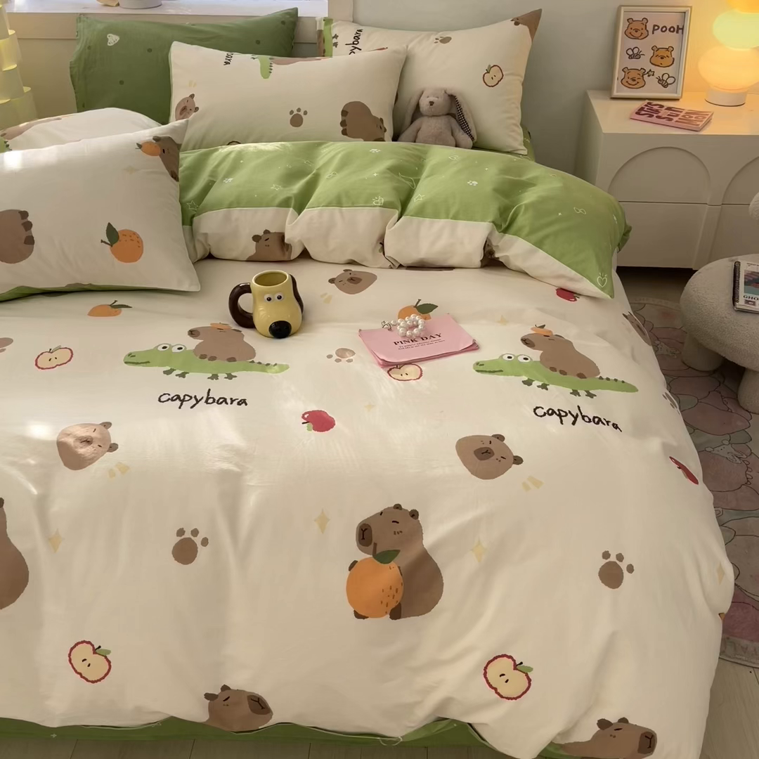 91家纺网 家纺一手货源 找家纺 吉象家纺 2025新款亲肤舒适全棉纯棉小清新卡通系列四件套 卡皮巴拉