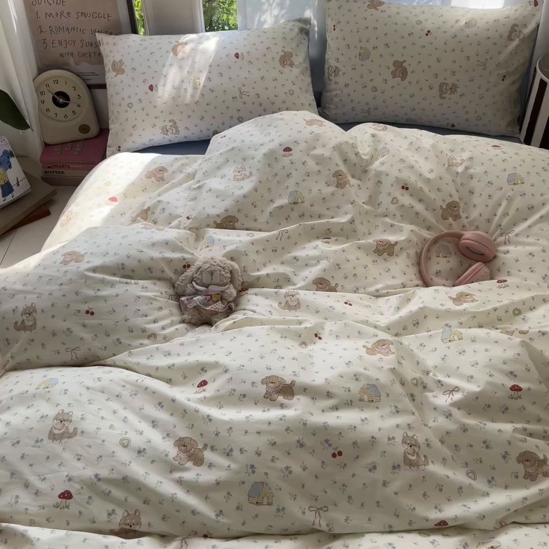 91家纺网 家纺一手货源 找家纺 吉象家纺 2025新款亲肤舒适全棉纯棉小清新卡通系列四件套 蓝碎花修狗