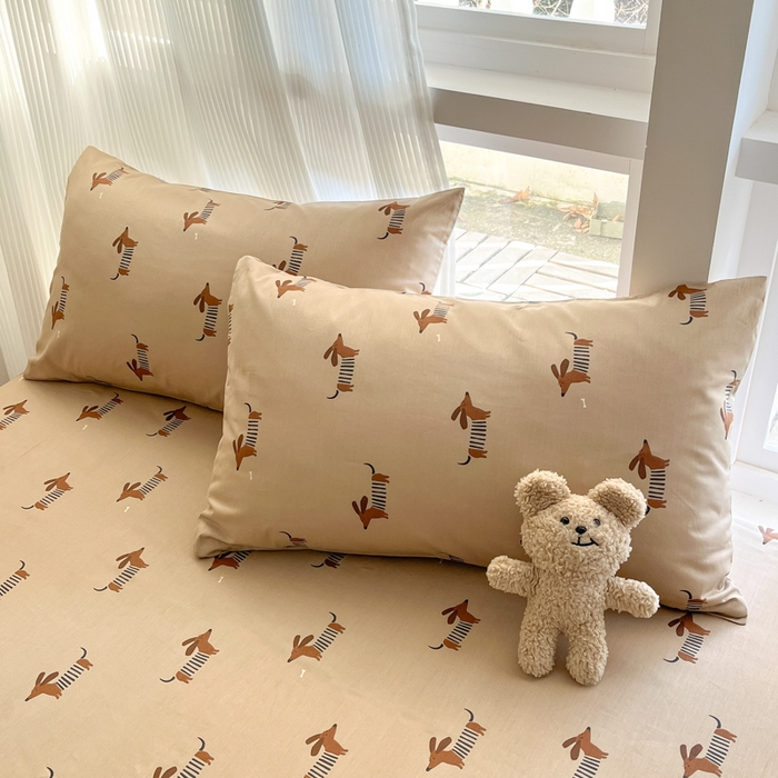 91家纺网 家纺一手货源 找家纺 吉象家纺 2025新款亲肤舒适全棉纯棉小清新卡通系列四件套 面包腊肠狗