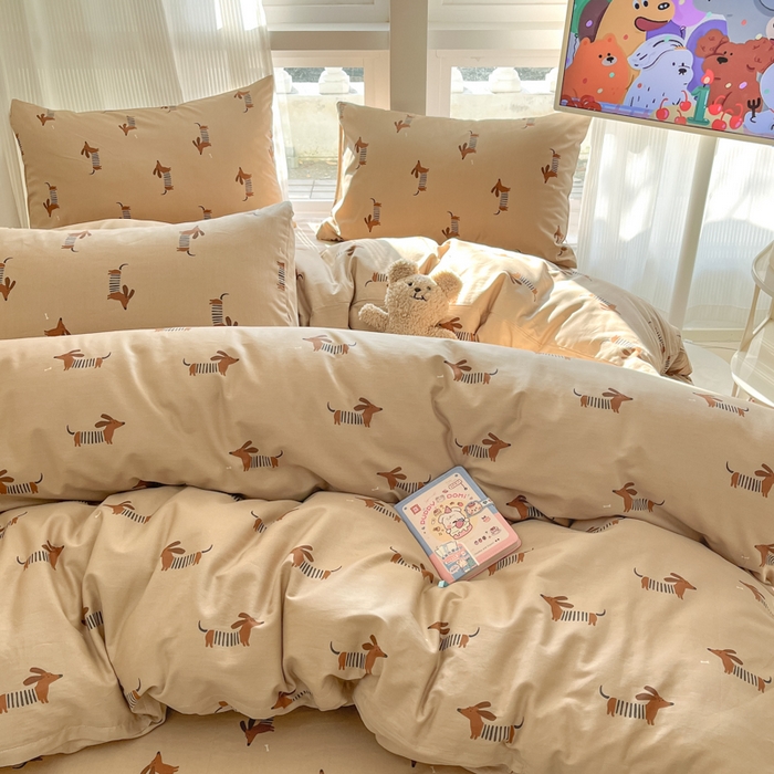 91家纺网 家纺一手货源 找家纺 吉象家纺 2025新款亲肤舒适全棉纯棉小清新卡通系列四件套 面包腊肠狗