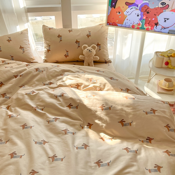 91家纺网 家纺一手货源 找家纺 吉象家纺 2025新款亲肤舒适全棉纯棉小清新卡通系列四件套 面包腊肠狗