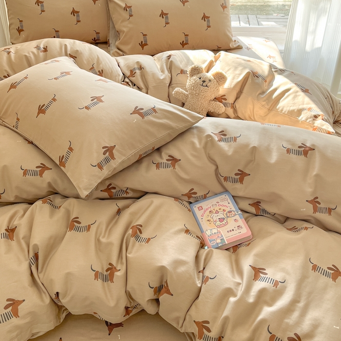 91家纺网 家纺一手货源 找家纺 吉象家纺 2025新款亲肤舒适全棉纯棉小清新卡通系列四件套 面包腊肠狗