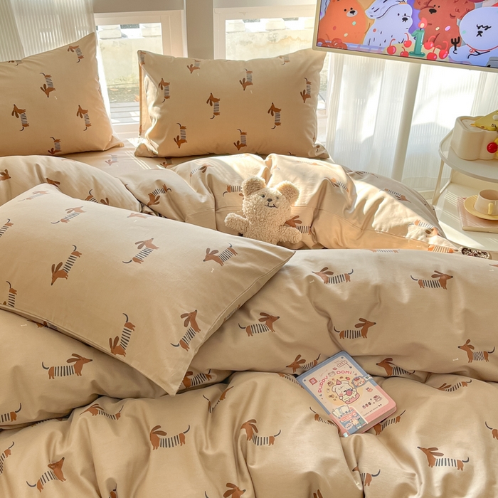 91家纺网 家纺一手货源 找家纺 吉象家纺 2025新款亲肤舒适全棉纯棉小清新卡通系列四件套 面包腊肠狗