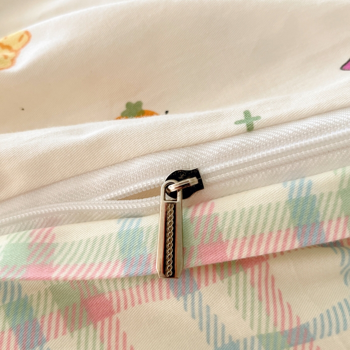 91家纺网 家纺一手货源 找家纺 吉象家纺 2025新款亲肤舒适全棉纯棉小清新卡通系列四件套 新新一家