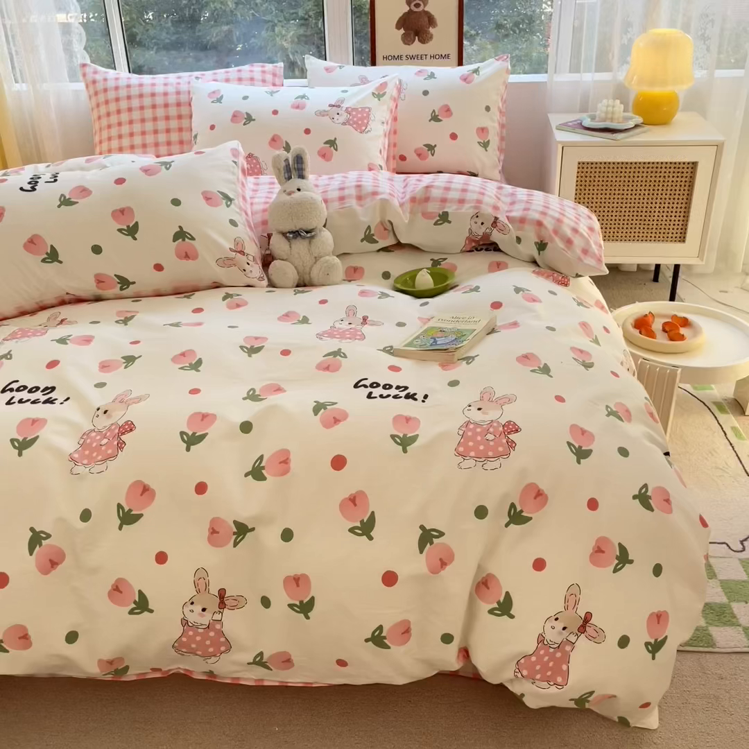 91家纺网 家纺一手货源 找家纺 吉象家纺 2025新款亲肤舒适全棉纯棉小清新卡通系列四件套 郁金香粉兔