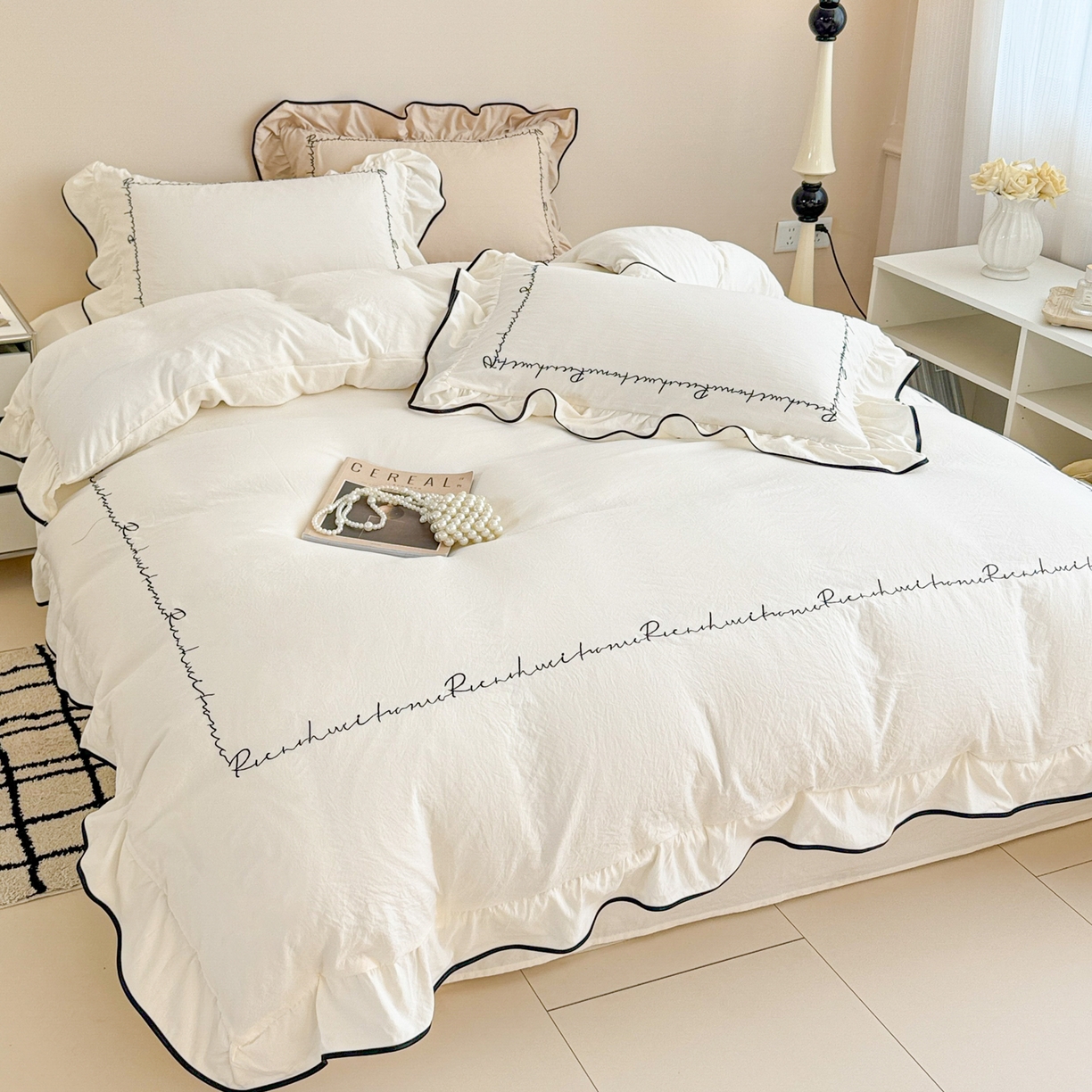 91家纺网 家纺一手货源 找家纺 米可 2025新款云朵棉刺绣花边款四件套 简约字母-白