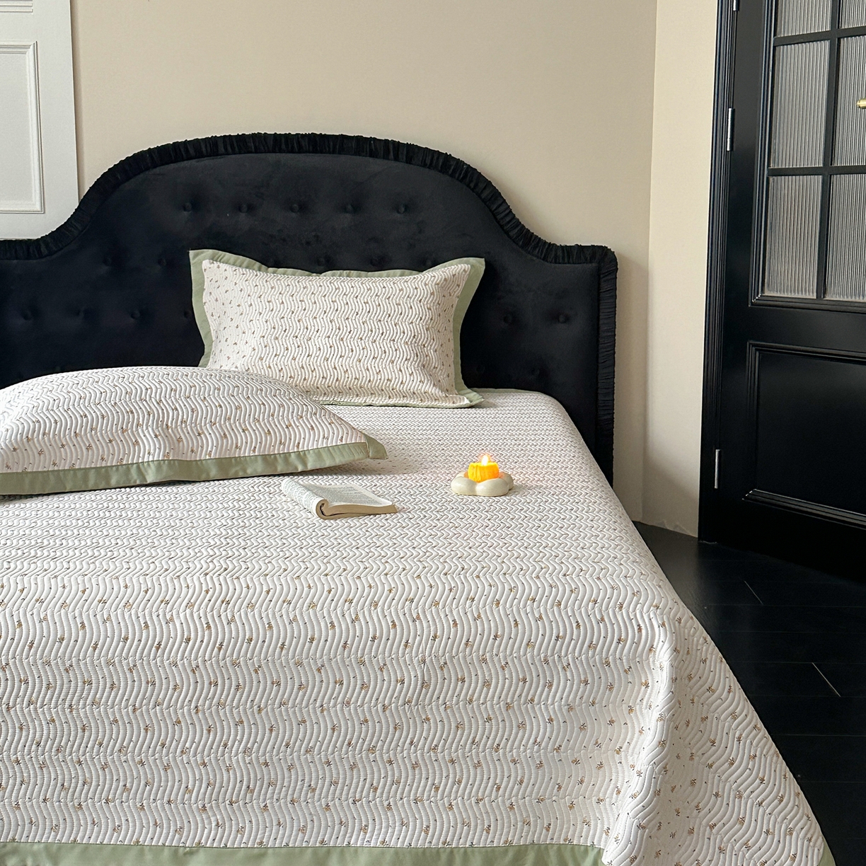 91家纺网 家纺一手货源 找家纺 麦伦家居 2025新款双面莫代尔天丝床盖 清雅-米